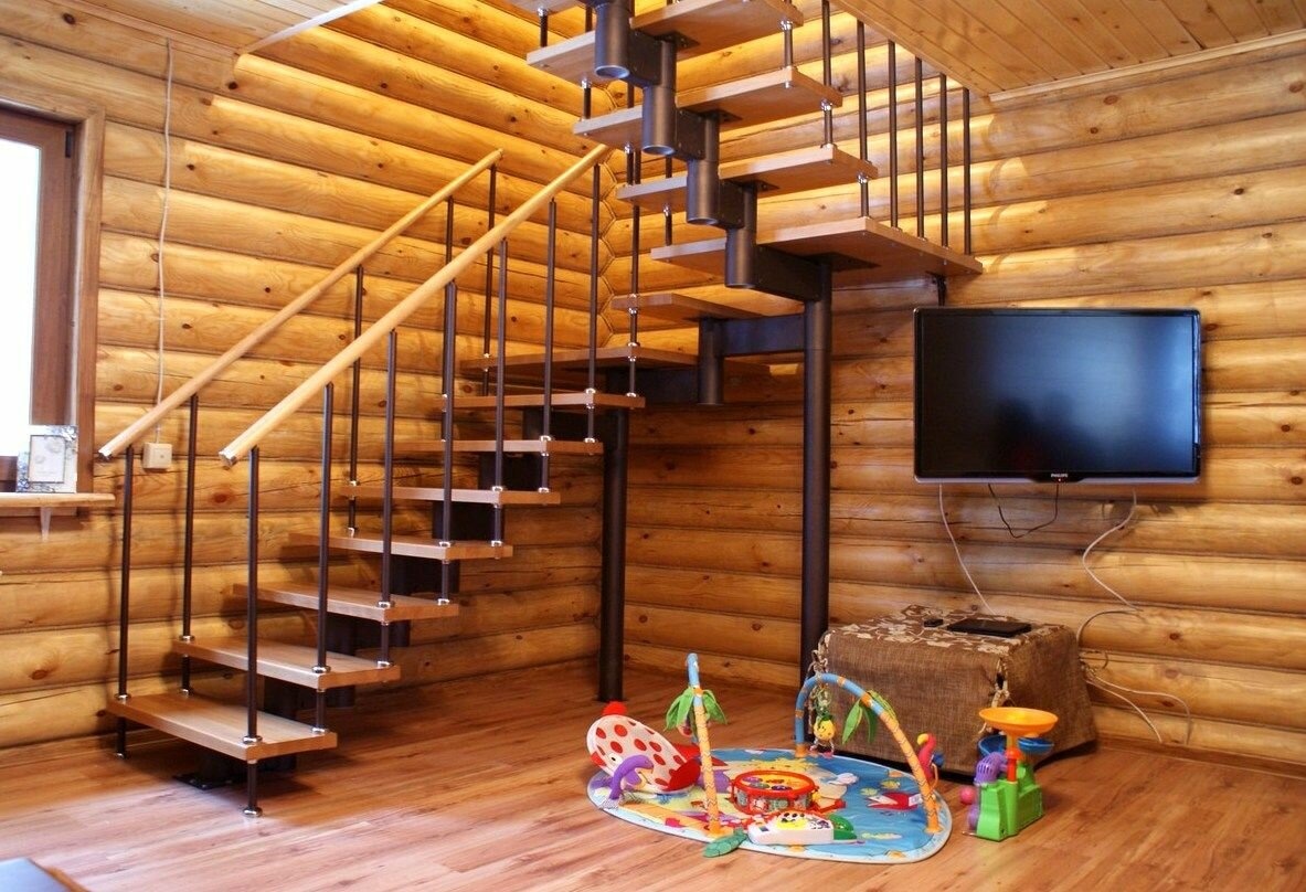 фото металлической лестницы в деревянном доме
